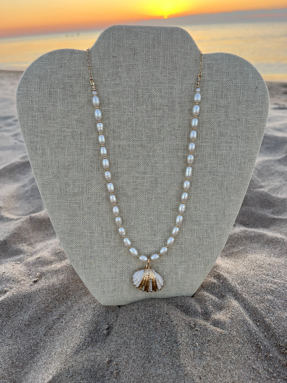 Pearl Shell Icon Necklace
