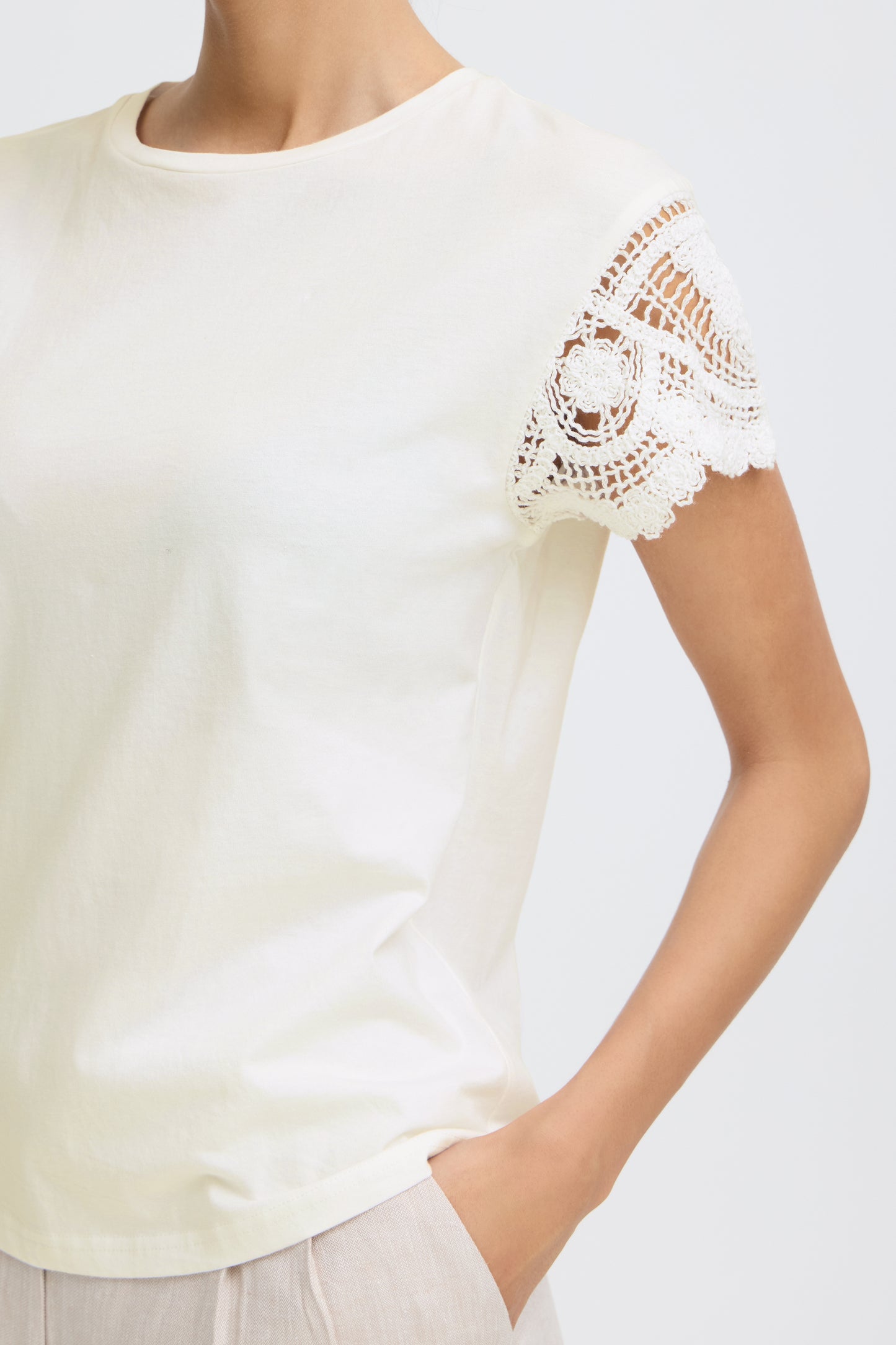 Taimi Crochet Tshirt