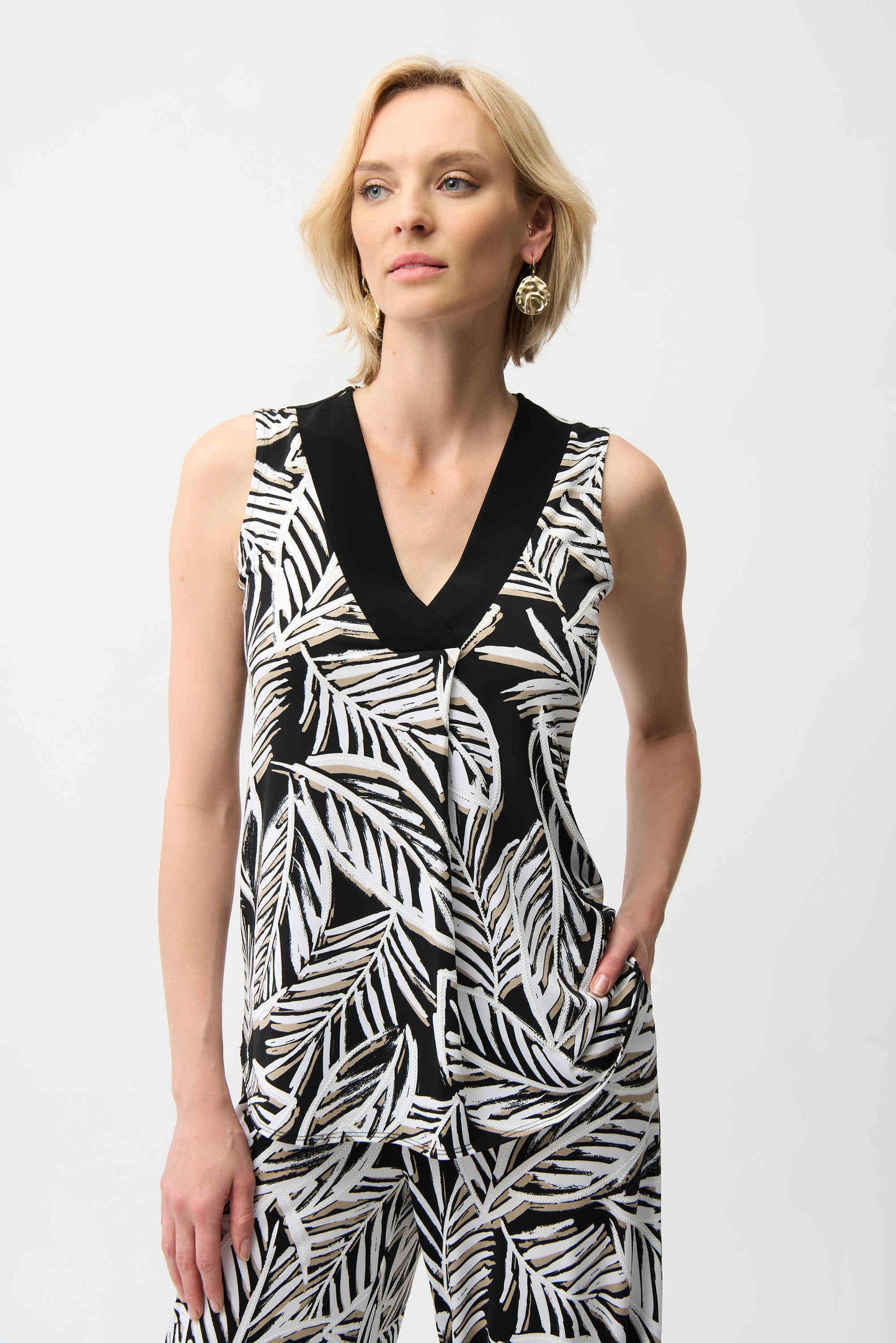 Silky Knit Tropical Print Sleeveless Trapeze Top