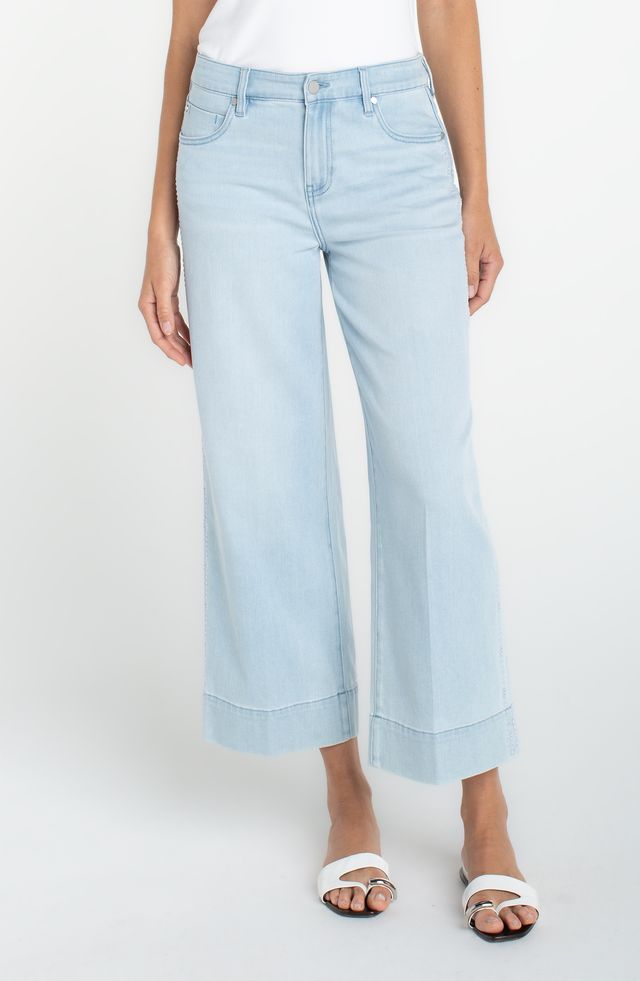 Stride Crop Wide Leg with Embroidered Side Seam