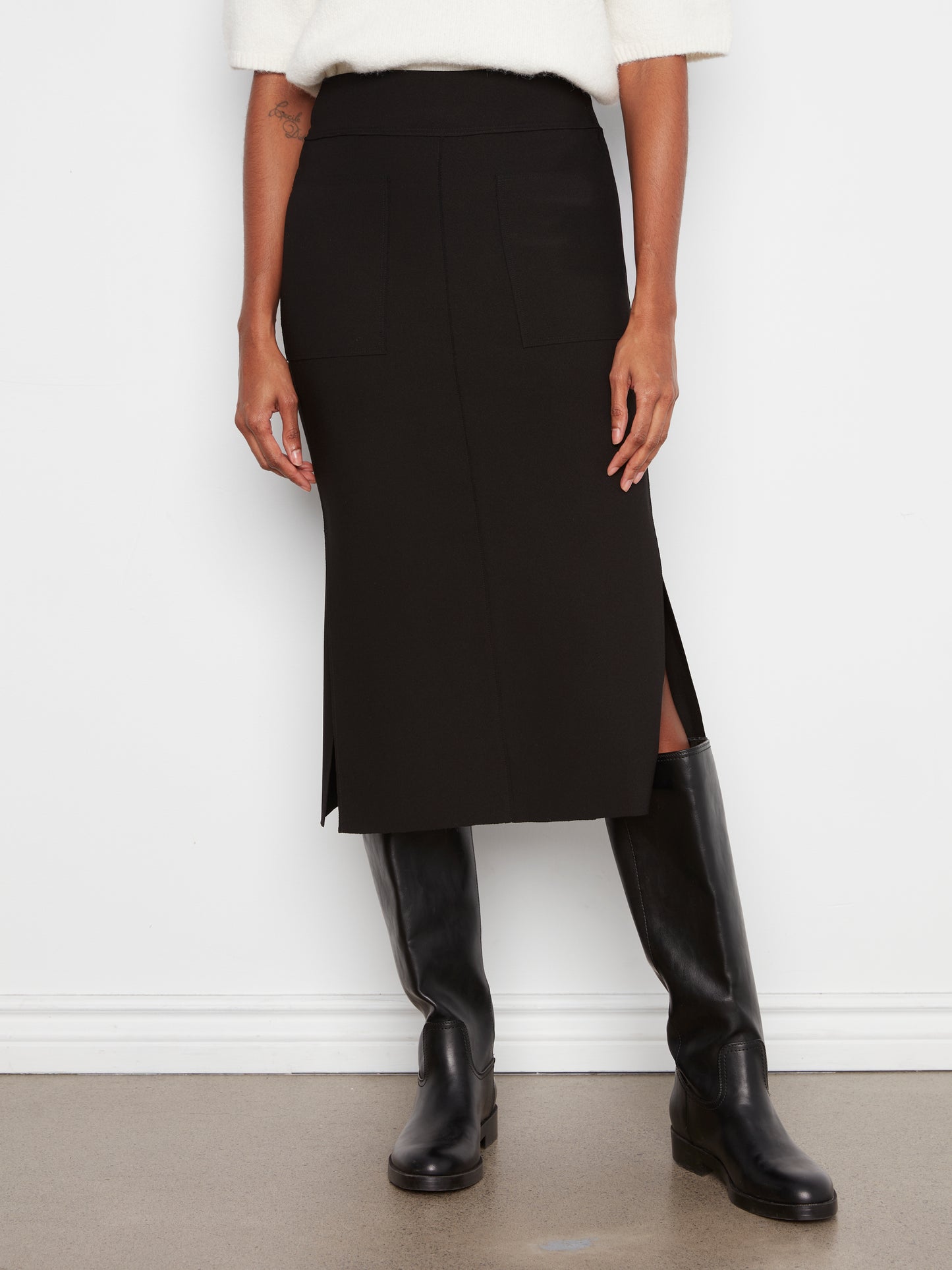 Gusty Crepe Skirt With Front Patch Pockets