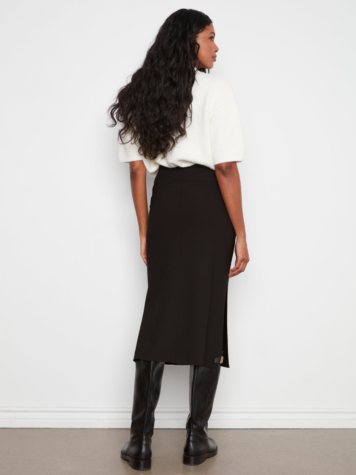 Gusty Crepe Skirt With Front Patch Pockets