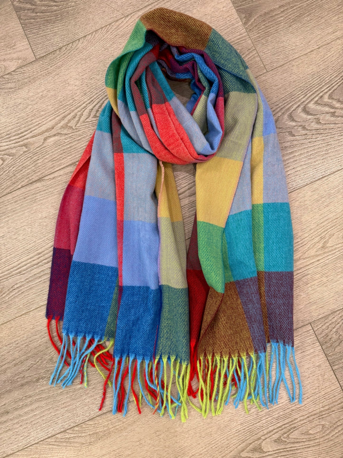 Soft Plaid Pattern Scarf